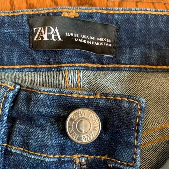 Zara, medium wash Jeans - Picture 4 of 4